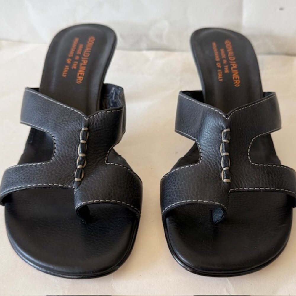 Donald Pliner Women's Italian Leather Toe Thong Sandals, Black, Vonna2-08, 7.5M